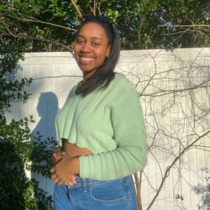 Meet your Posher, Alexis